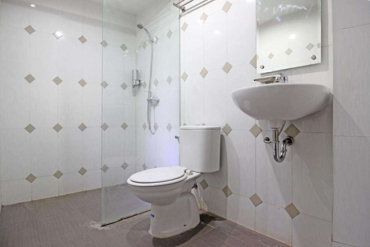 מלון Reddoorz Near Uns Solo מראה חיצוני תמונה